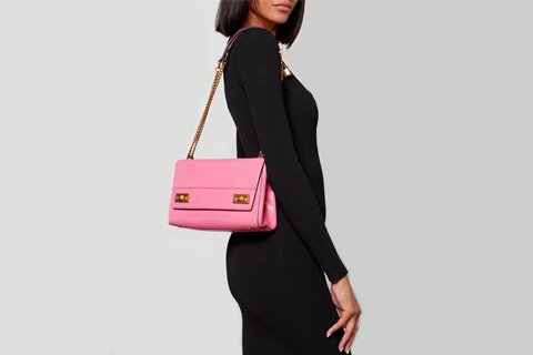 How to style guess shoulder bag